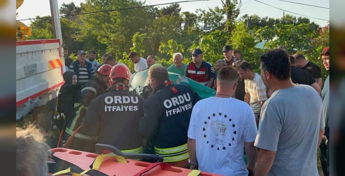 Fatsa'da kontrolden çıkan minibüs dehşet saçtı: 3 yaralı, biri ağır!