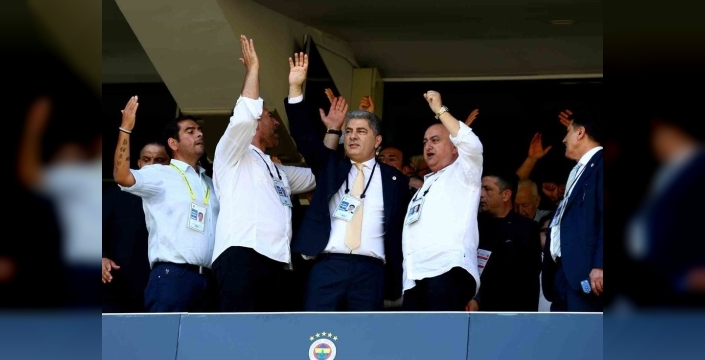 Fenerbahçe'de başkan adaylarına büyük ilgi, kongreye ara verildi