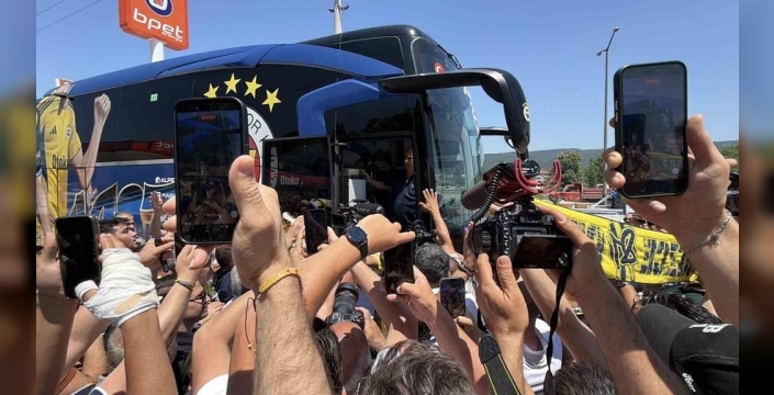 Fenerbahçe, Düzce'de taraftar coşkusuyla karşılandı