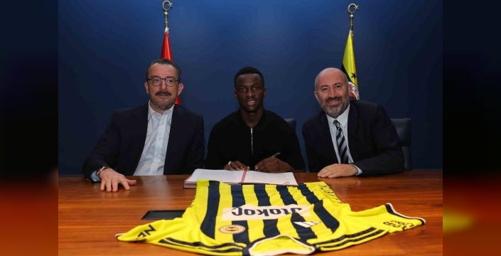 Fenerbahçe, genç yıldız Amara Diouf ile 5 yıllık sözleşme imzaladı