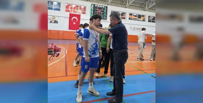 Futsalda şampiyonluk kupası Sivas Borsa İstanbul Anadolu Lisesi'nin