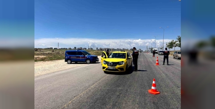 Gaziantep'te jandarmadan huzur-güven uygulaması: 176 aranan kişi yakalandı