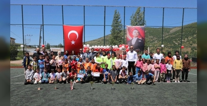 Gaziköy Şehit Ömer Yıldırım Okulu'na spor malzemesi desteği