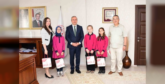 Gazze'deki çocukların sesi, Eskişehirli öğrencilerin kaleminden kitaba döküldü