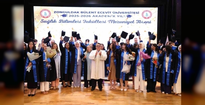 Geleceğin sağlık neferleri diplomalarını aldı: BEUN'da kep atma coşkusu