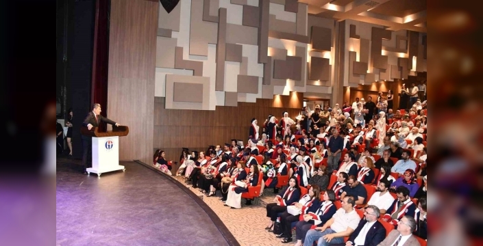 Geleceğin tasarımcılarına GAHİB Başkanı'ndan çarpıcı kariyer sırları: 'Hayal gücü olmayanın hiçbir şeyi olmaz!