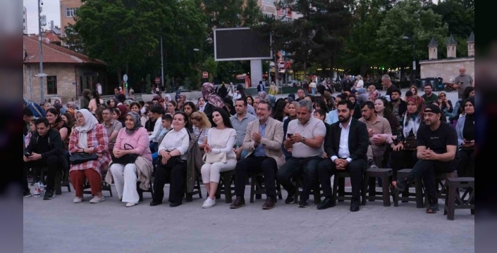 Gezen sinema tırı, Karamanlı çocuklarla buluştu