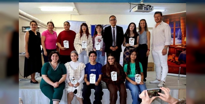 Gezici tiyatro ile öğrenciler sanata adım attı