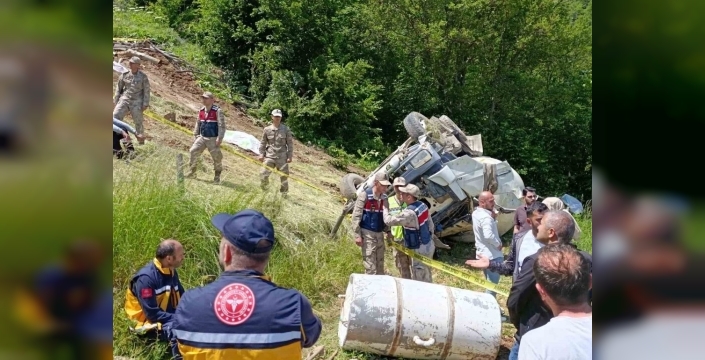 Gümüşhane'de beton mikseri 150 metrelik yamaçtan yuvarlandı: 2 ölü, 1 yaralı
