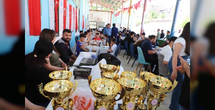 Hakkâri'de satranç turnuvası büyük bir coşkuyla sona erdi