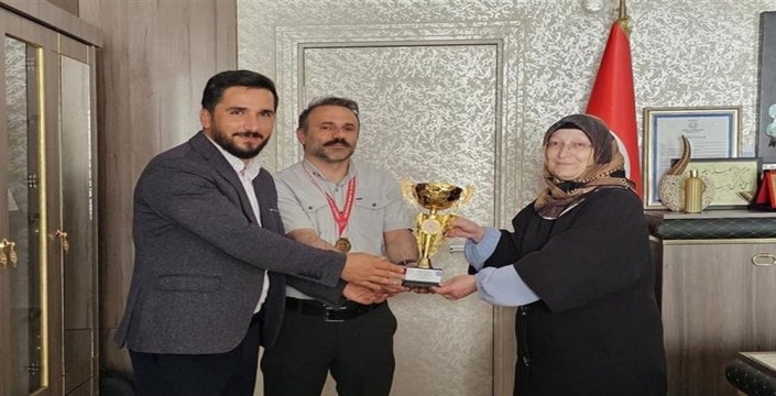 Hakkari'de din görevlileri masa tenisinde il birincisi oldu