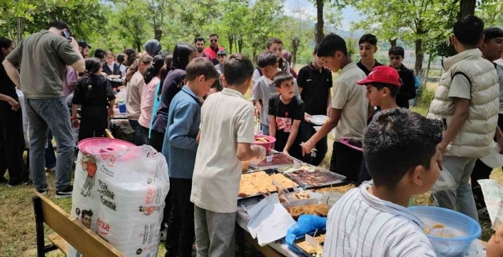 Hasköy'den Gazze'ye Umut Eli: Yılsonu Şenliği Kapsamında Hayır Panayırı Kuruldu