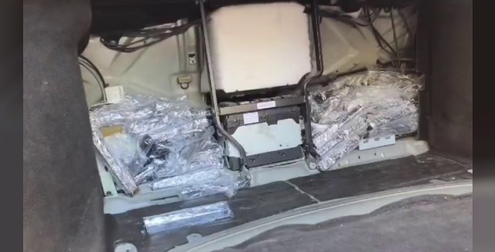 Hatay'da otomobilin bagajında silah parçaları bulundu