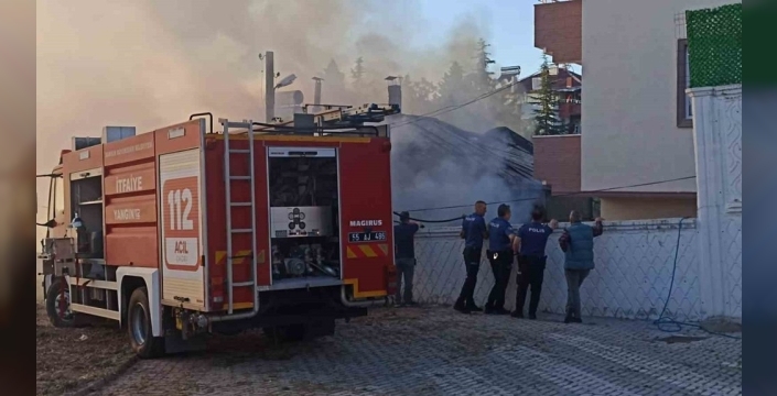Havza'da bir ev alevlere teslim oldu, hasar büyük