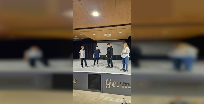 Hayaller sahneye taşındı: Germencikli gençler 'Çıkış Yok' ile ilk kez seyirci karşısında
