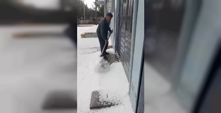 Haziran ayında Kars'ı kar mı bastı? Dolu yağışı hayatı felç etti!