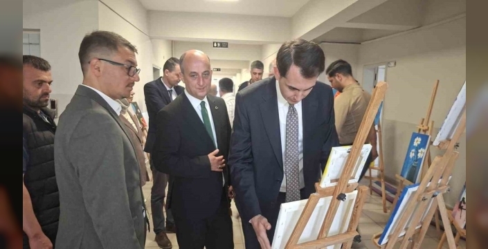 Hisarcık Şehitler Ortaokulu'nda yıl sonu hayır çarşısı coşkuyla gerçekleştirildi