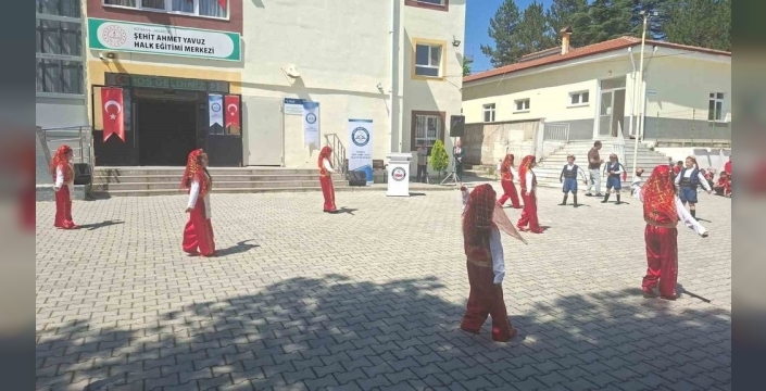 Hisarcık'ta 'Hayat boyu öğrenme' ruhu el emeği göz nuru ürünlerle canlandı