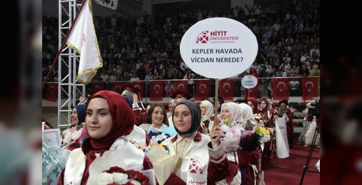Hitit Üniversitesi’nde kepler havada uçuştu: 4 bin 300 mezun geleceğe uğurlandı