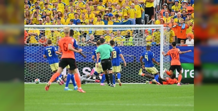 Hollanda, İsveç'i 5-1 mağlup ederek liderlik koltuğuna oturdu