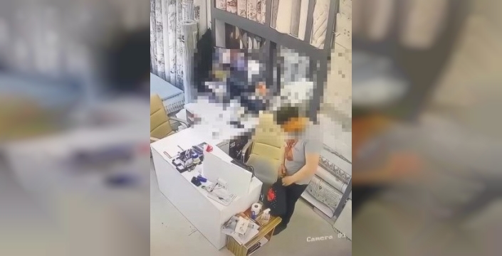 Hopa'da çanta hırsızı güvenlik kameralarına takıldı ve yakalandı