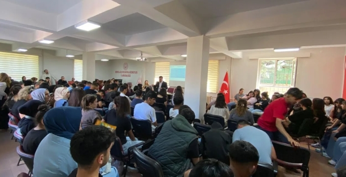 İŞKUR, yurt çocuklarına kariyer eğitimi verdi