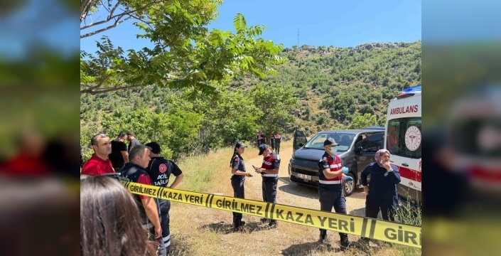 Isparta'da park halindeki araçta korkunç keşif: İki genç ölü bulundu, sır perdesi aralanmayı bekliyor