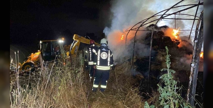 İzmit'te saman balyaları alevlere teslim oldu: 800 balya kül oldu
