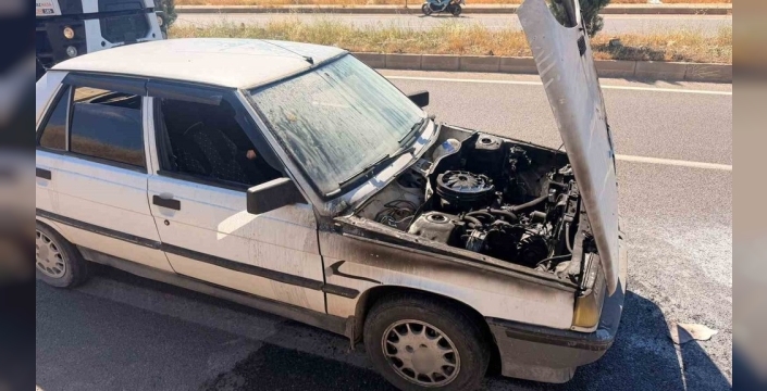 Kahta-Adıyaman yolunda dehşet anları: Seyir halindeki otomobil alev topuna döndü