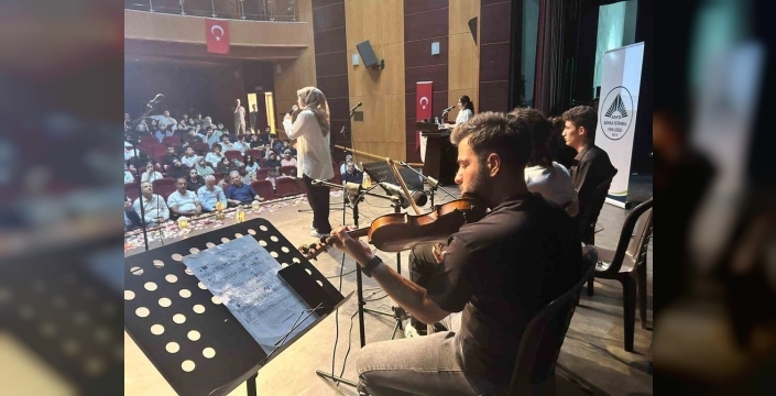 Kahta Borsa İstanbul Fen Lisesi'nden duygusal şölen: Şiirler ve türküler ayakta alkışlandı