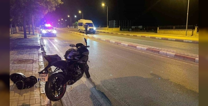 Kaldırımı aşan motosiklet, ölümle burun buruna geldi: Sürücü şans eseri yara almadan kurtuldu