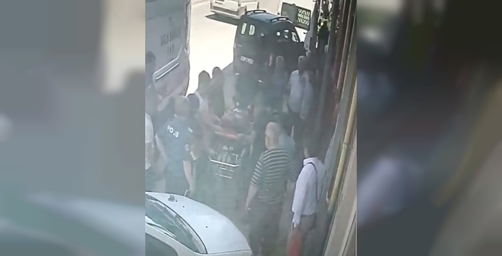 Kaporta ustası, tamir ettiği otomobilin altında kalarak yaralandı