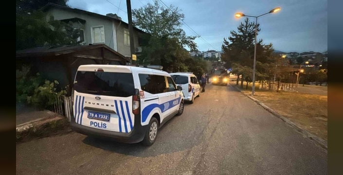 Karabük'te yangın paniği: Ardiyedeki alevler evlere sıçramadan kontrol altına alındı