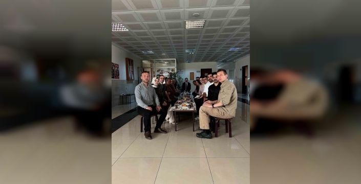 Karacabey Adliyesi'nde erken gelenlere sürpriz kahvaltı