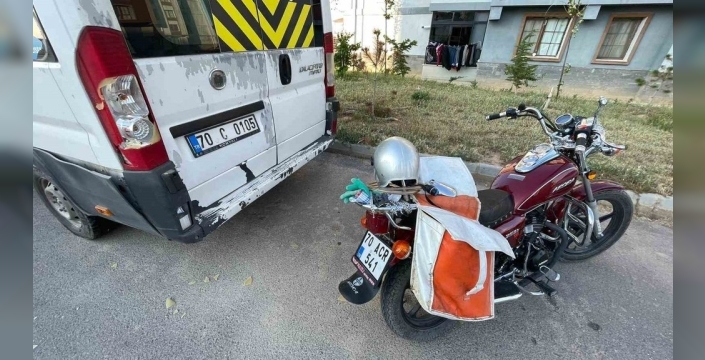 Karaman'da minibüse çarpan motosiklet sürücüsü hastaneye kaldırıldı
