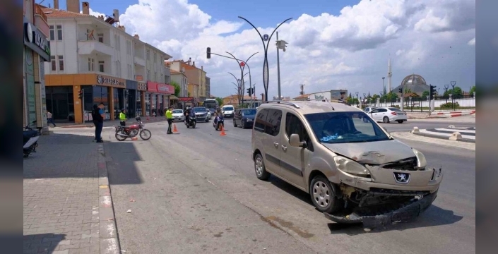 Karaman'da motosiklet kazası: İki kişi ölümden döndü