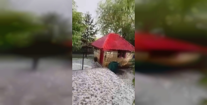 Kars'ta doğa dehşeti: Fındık büyüklüğünde dolu yağdı, ilçeler beyaza büründü