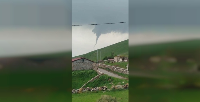 Kars'ta sel ve hortum paniği: Evler sular altında kaldı