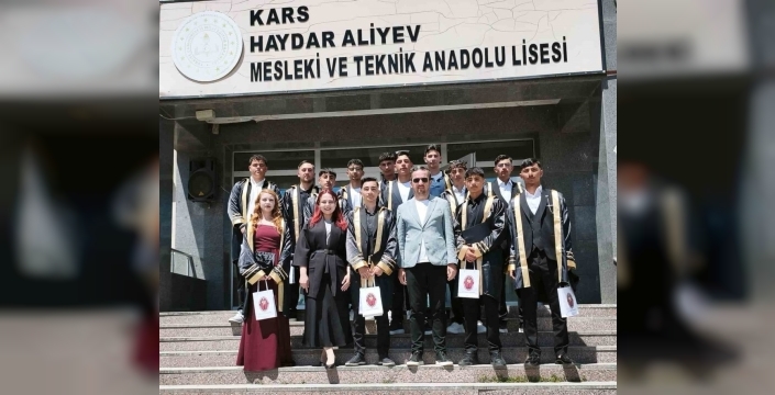 Kars'ta veteriner sağlık teknisyenleri mezuniyet coşkusunu yaşadı