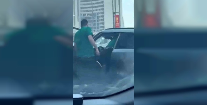 Kartal'da trafik kazası sonrası kavga anları kameraya yansıdı