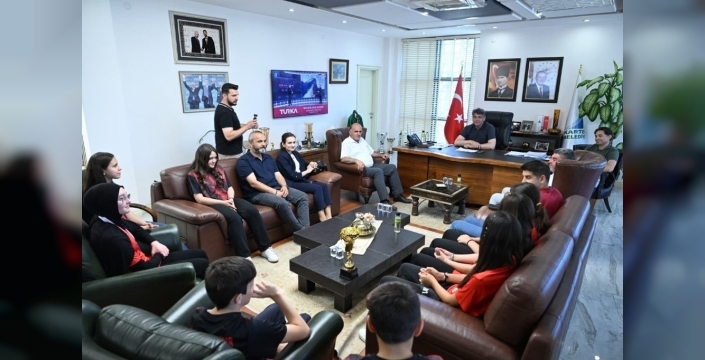 Kartepe'deki sporcular, başarılarını Başkan Kocaman ile paylaştı