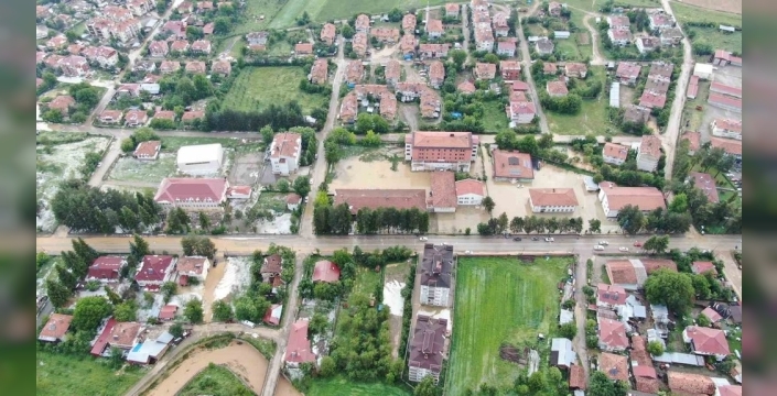 Kastamonu'da dolu yağışı, ilçe hayatını durma noktasına getirdi