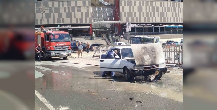 Kastamonu'da seyir halindeki otomobil alev aldı