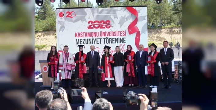 Kastamonu Üniversitesi'nde mezuniyet heyecanı: 4 binden fazla öğrenci kep attı