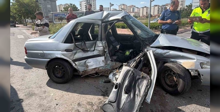Kayseri'de dehşet: Zincirleme kaza kağıt gibi ezdi, 5 kişi yaralandı