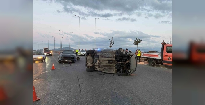 Kayseri'de trafik kazası: 4 araç çarpıştı, 4 yaralı