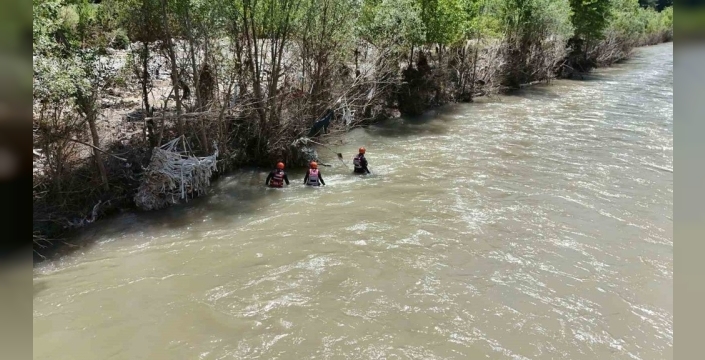 Kelkit Çayı’nda kaybolan 16 yaşındaki kız için umutlar azalıyor