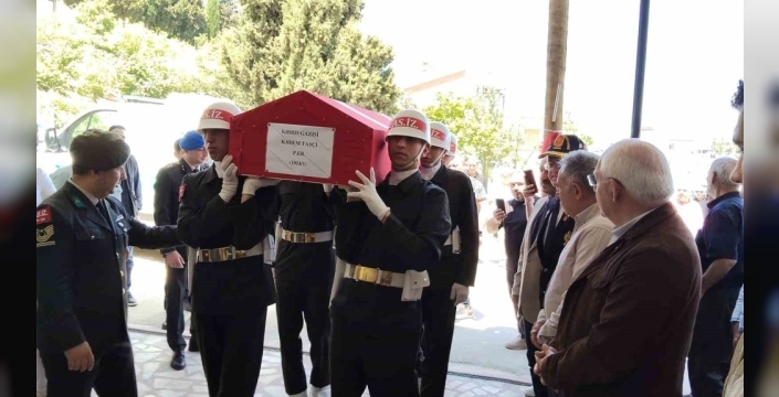 Kıbrıs gazisi, dualarla son yolculuğuna uğurlandı