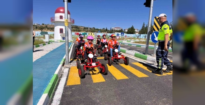 Kilis'te minik beyinlere trafik bilinci aşılanıyor