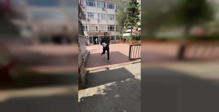 Kimliğini sınava yetiştiremeyen adayın yardımına 'Yunuslar' koştu